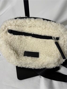 NWT Athleta All About Shearling Belt Bag Purse Fanny Pack Cream Black Strap